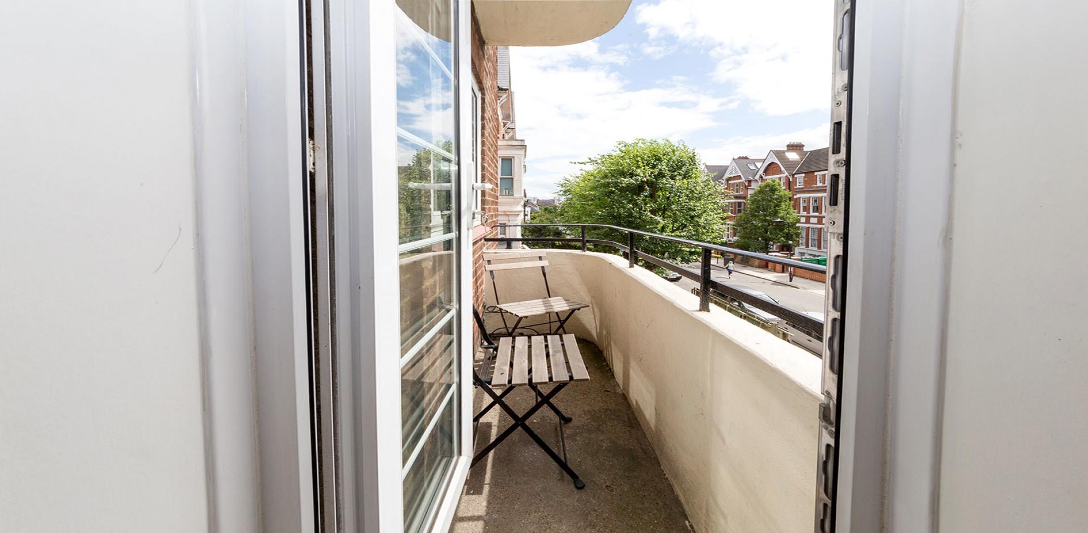 			2 Bedroom, 1 bath, 1 reception Flat			 West End Lane, WEST HAMPSTEAD